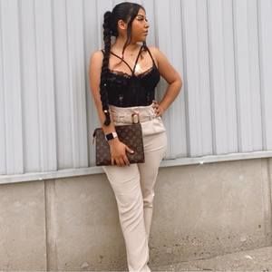 Meet your Posher, Naida